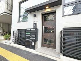 16/16 エントランス