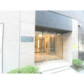 16/16 エントランス