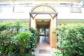 16/20 エントランス