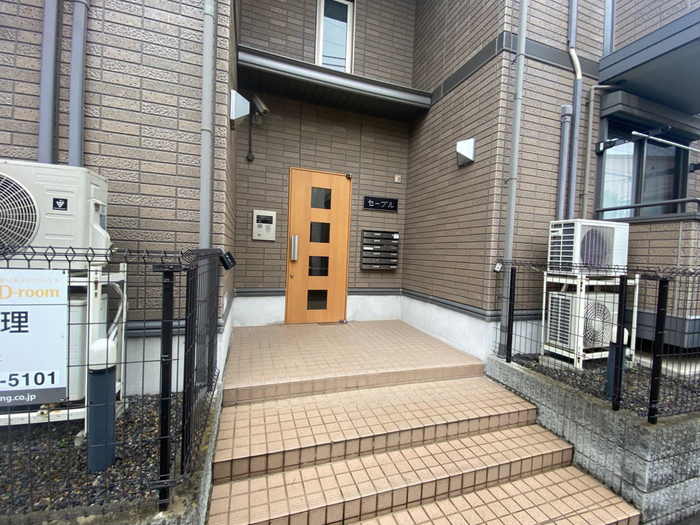 2/2 エントランス