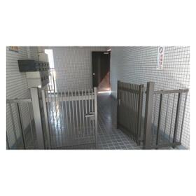 16/23 エントランス