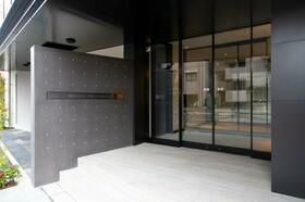 16/16 エントランス