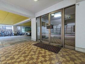 13/16 エントランス