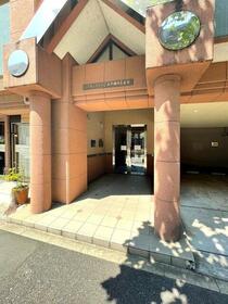 16/16 エントランス