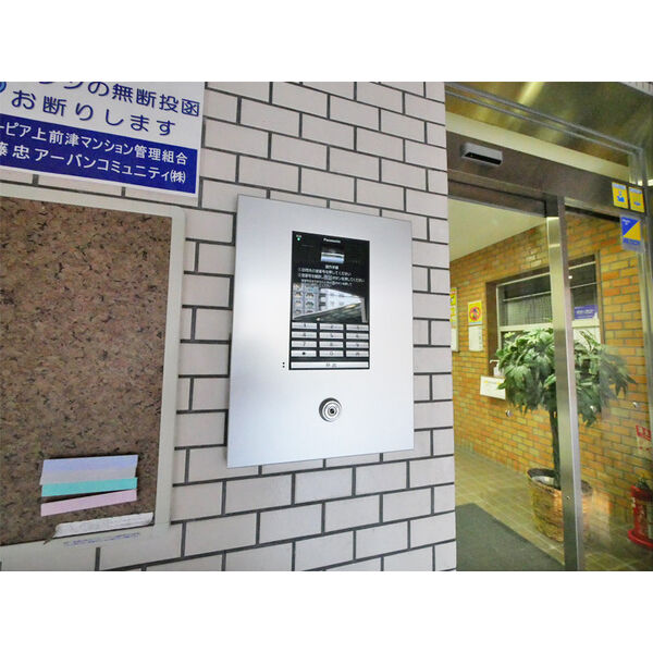 16/16 エントランス