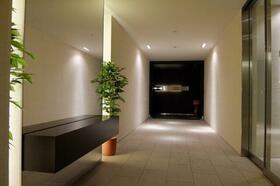 13/13 エントランス