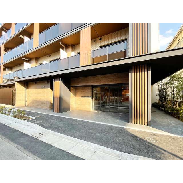 18/21 エントランス