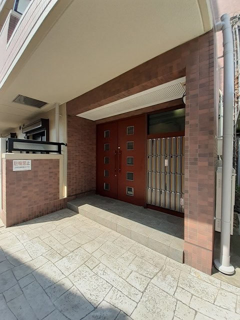 14/20 エントランス