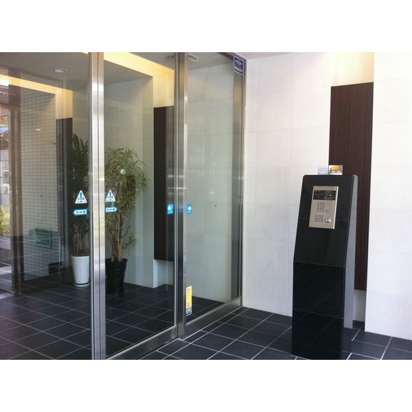 16/21 エントランス