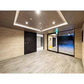 16/16 エントランス