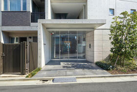 16/16 エントランス