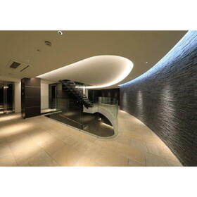 16/23 エントランス