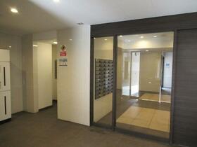 16/16 エントランス