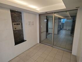 16/16 エントランス