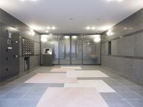 16/16 エントランス