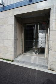 16/16 エントランス