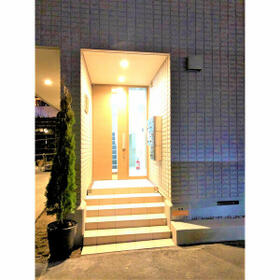 16/19 エントランス