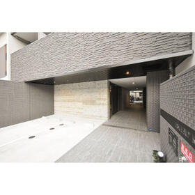 16/16 エントランス