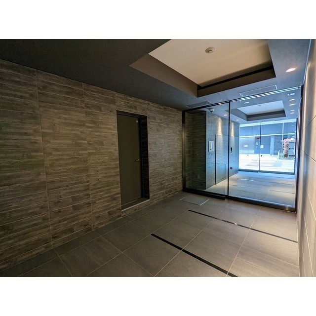 18/19 エントランス