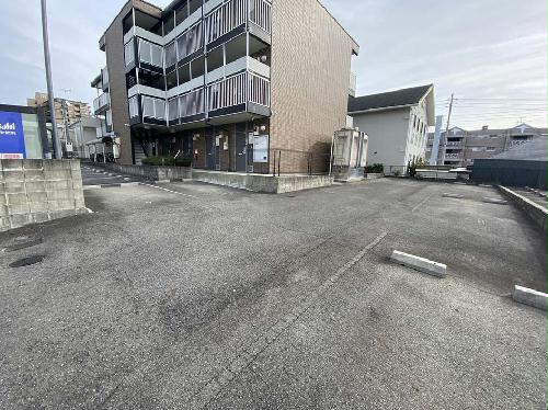 13/17 駐車場