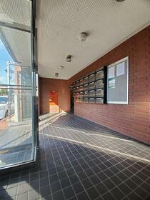 16/16 エントランス