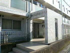 16/16 エントランス