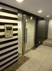 16/16 エントランス