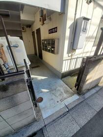 16/16 エントランス