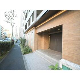 16/16 エントランス