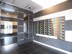 16/16 エントランス