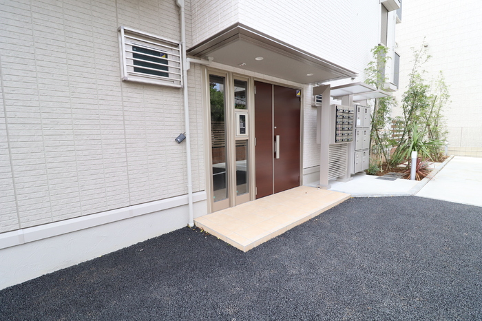 16/20 エントランス