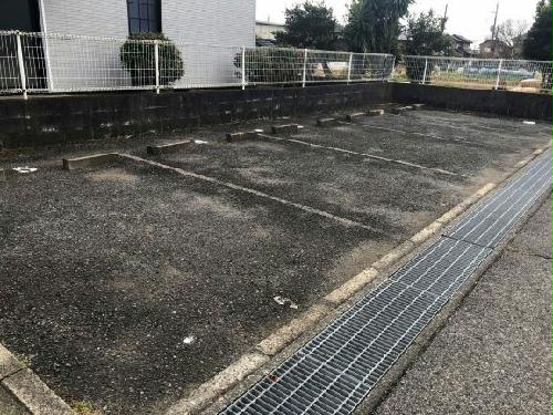 14/14 駐車場