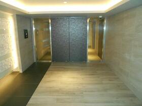 16/16 エントランス