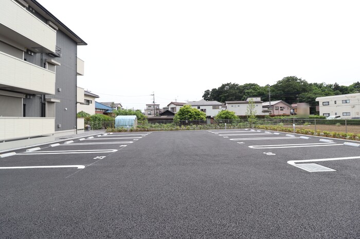 17/17 駐車場
