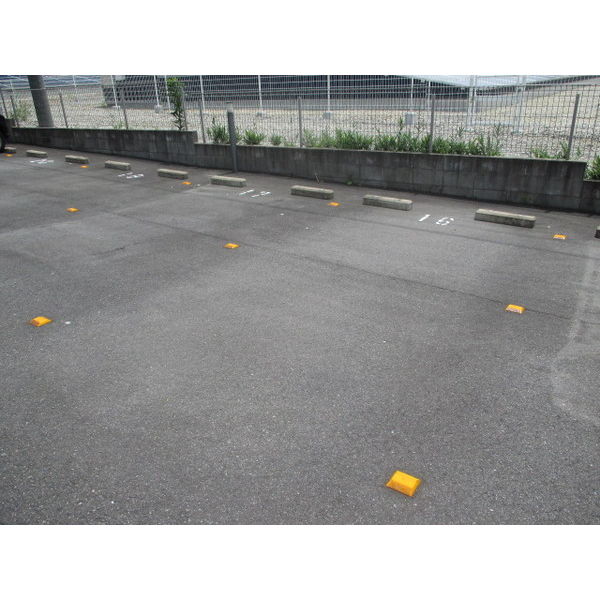 16/16 駐車場