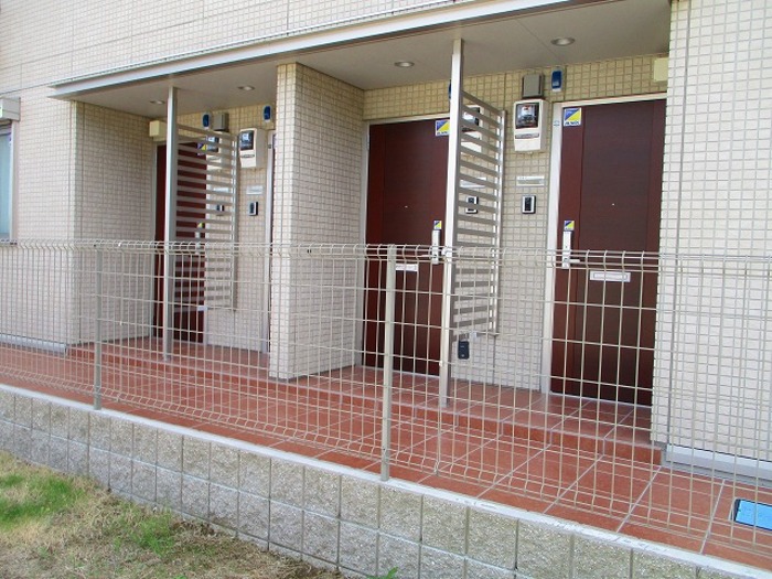 16/16 エントランス