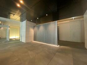 16/16 エントランス