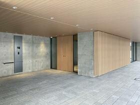 16/16 エントランス