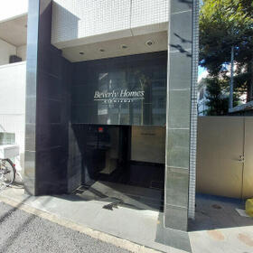 16/16 エントランス