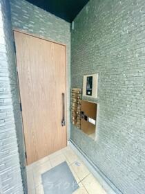 16/16 エントランス