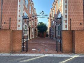 16/20 エントランス