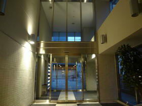 16/21 エントランス