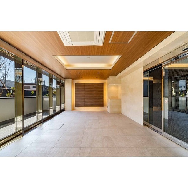 21/30 エントランス