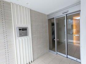 16/16 エントランス