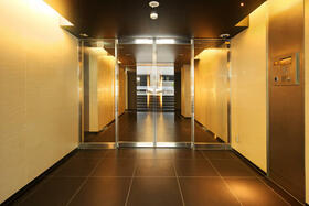 16/16 エントランス