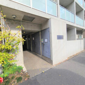 16/16 エントランス