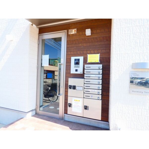 16/16 エントランス