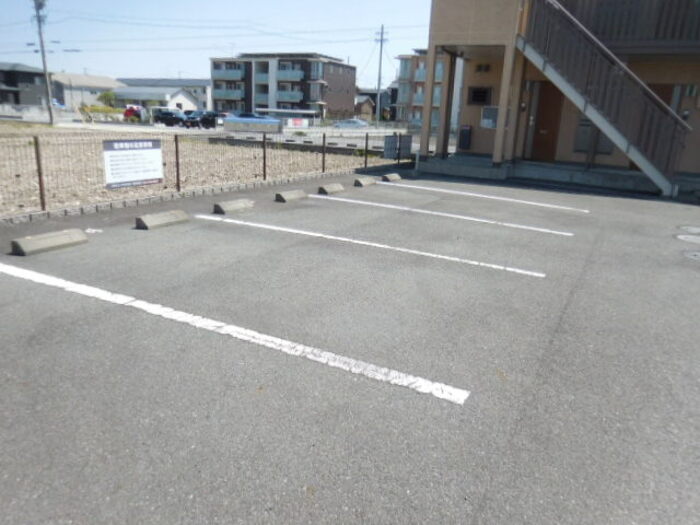 2/5 駐車場