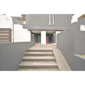 16/16 エントランス