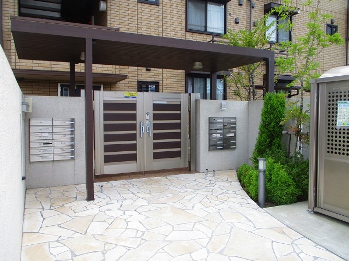 16/18 エントランス